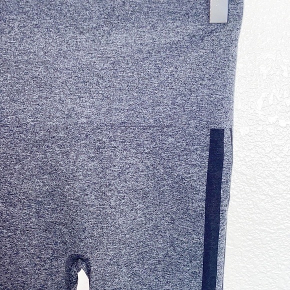 Spanx Gray And Black Seamless High Rise Side Stripe Leggings - Picture 4 of 9